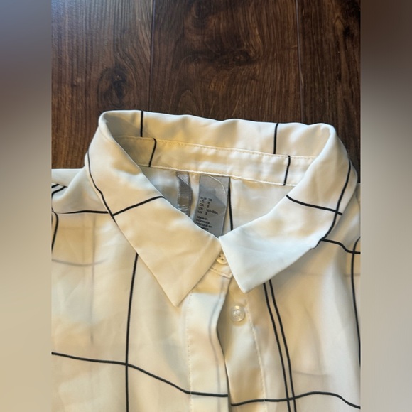 H&M White blouse with black checker pattern - Picture 3 of 6